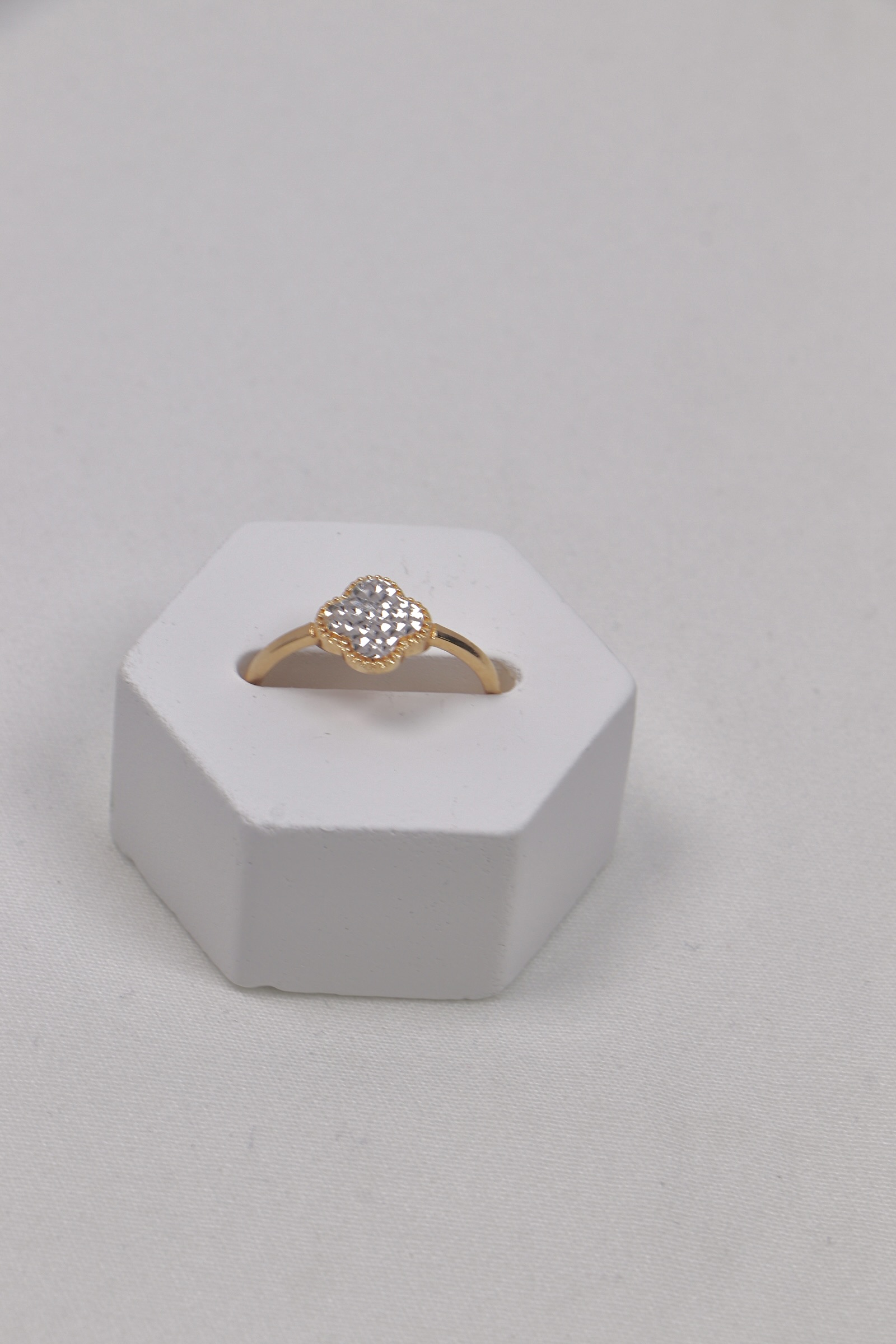 انگشتر مینیمال ونکلیف