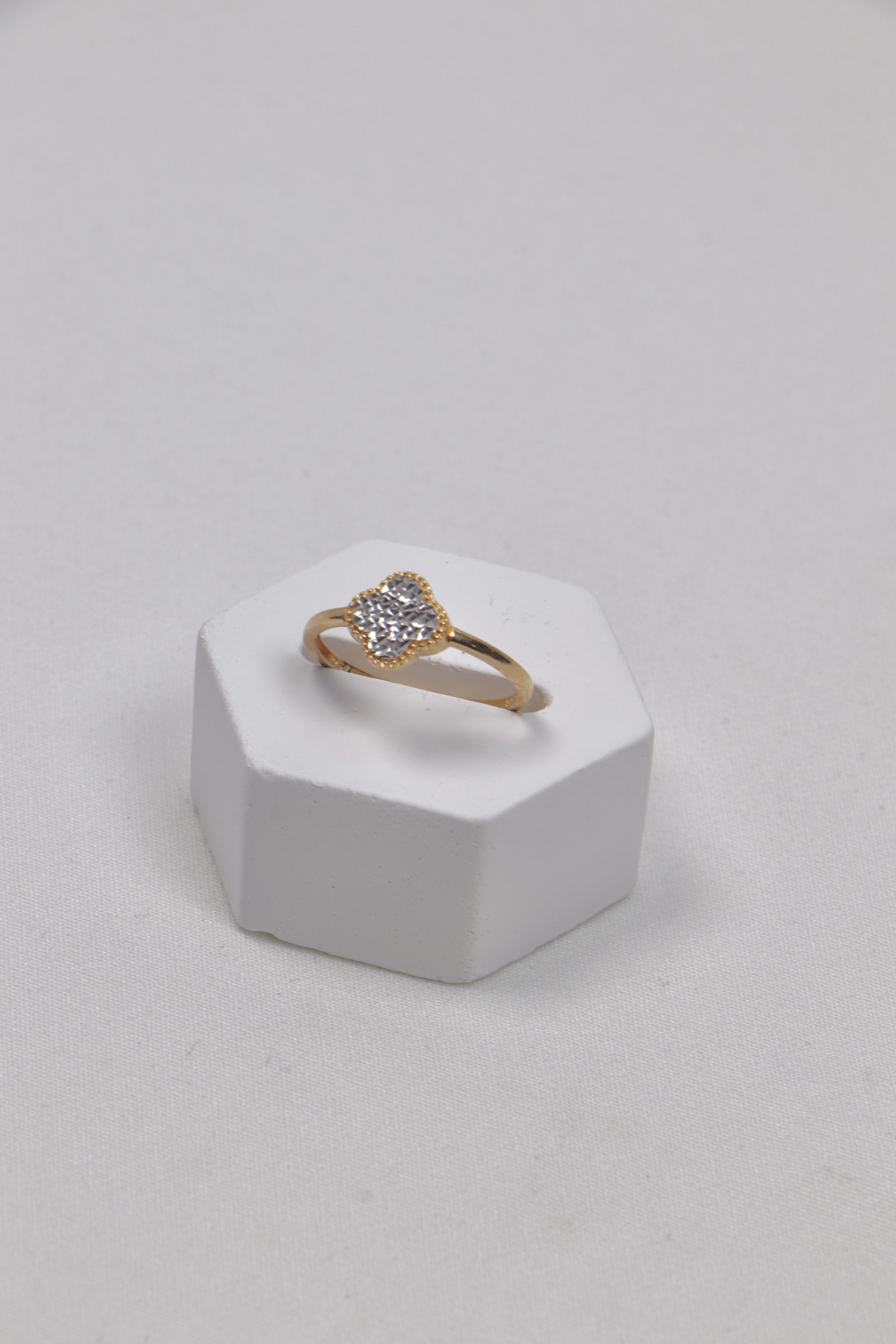 انگشتر مینیمال ونکلیف