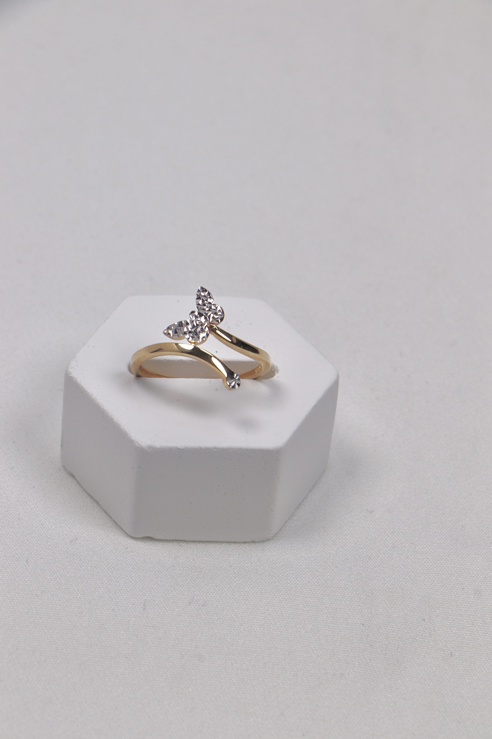 انگشتر مینیمال پروانه